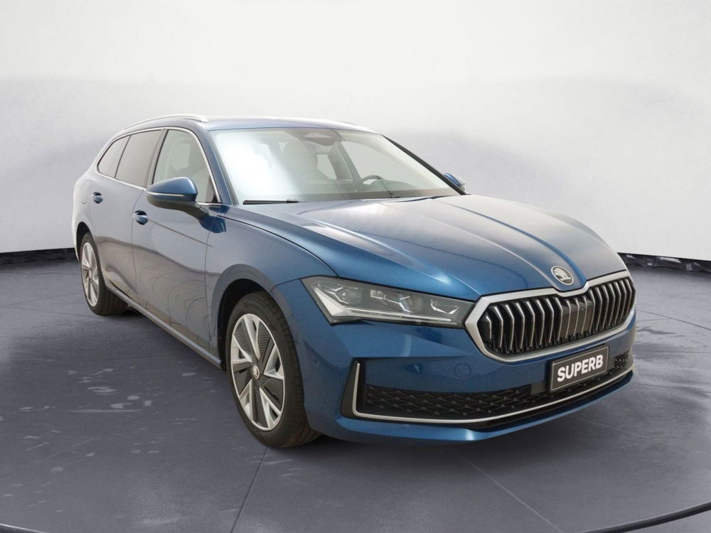 Skoda Superb Station Wagon nuova a Torino