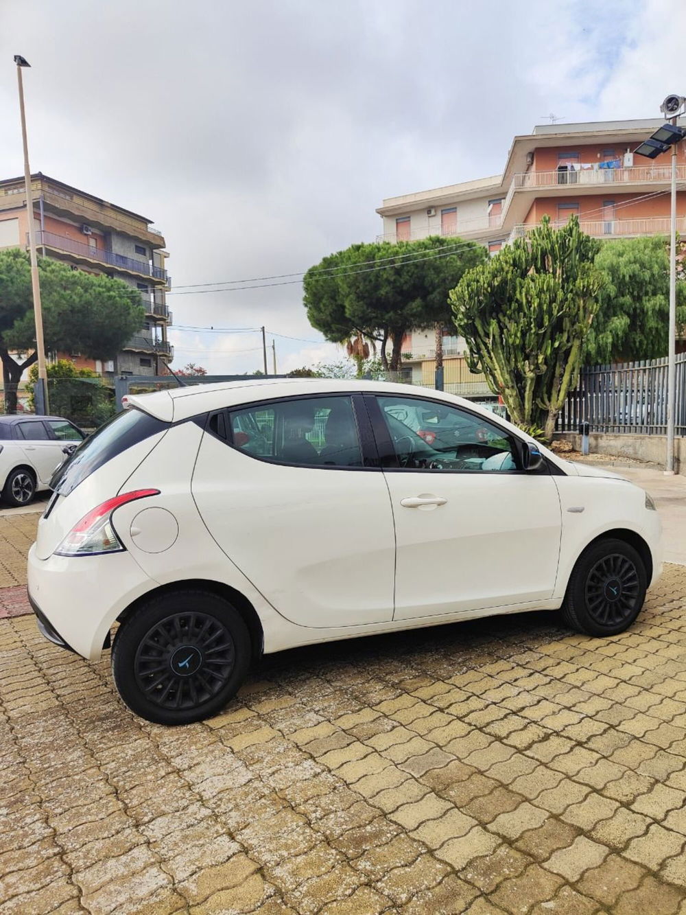 Lancia Ypsilon usata a Catania (10)