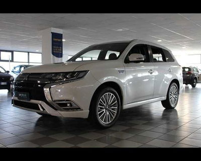 Mitsubishi Outlander 2.4 MIVEC 4WD PHEV Diamond SDA  del 2020 usata a Livorno