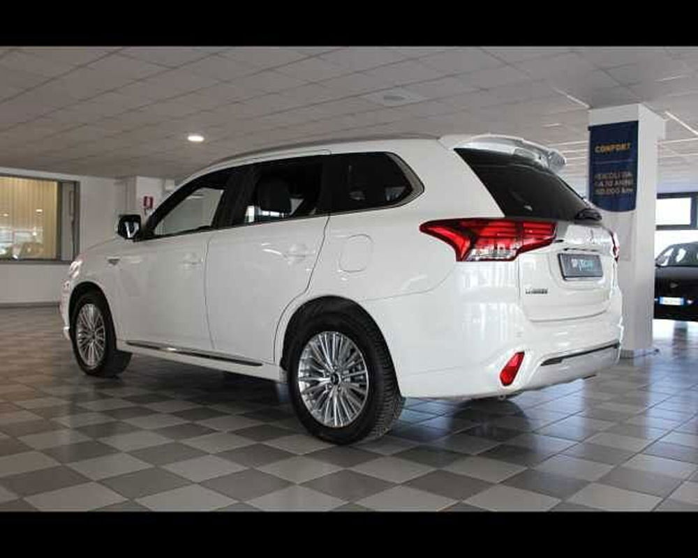 Mitsubishi Outlander usata a Livorno (8)