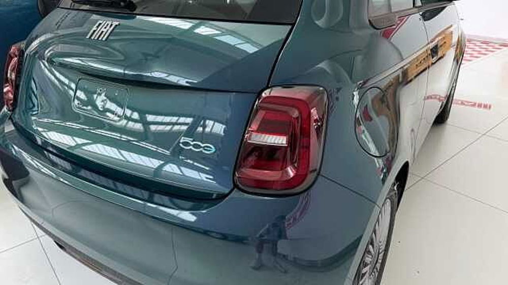 Fiat 500e nuova a Milano (17)