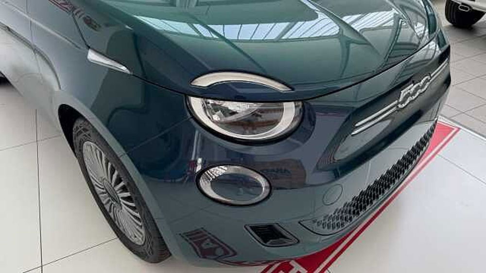 Fiat 500e nuova a Milano (18)