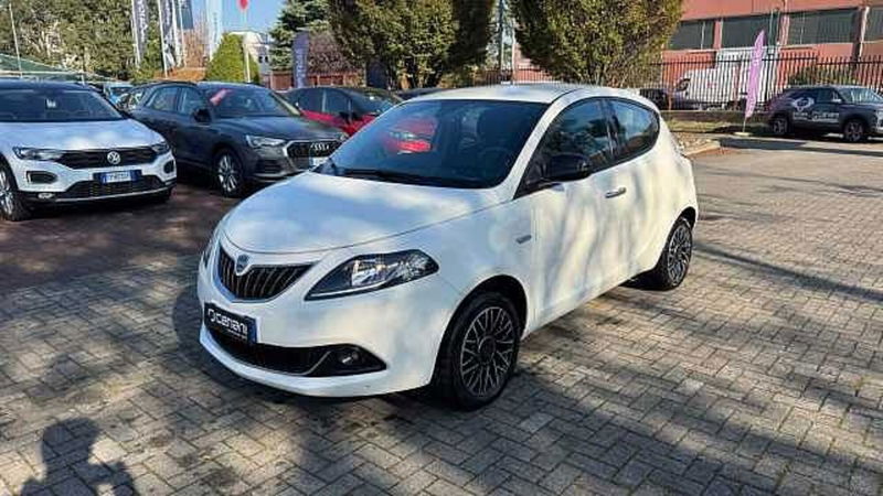 Lancia Ypsilon 1.0 FireFly 5 porte S&amp;S Hybrid Gold Plus del 2024 usata a Legnano