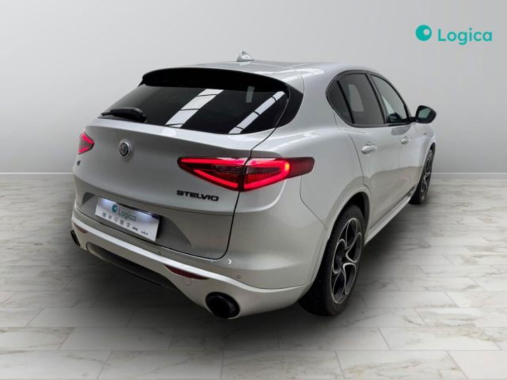 Alfa Romeo Stelvio usata a Biella (9)