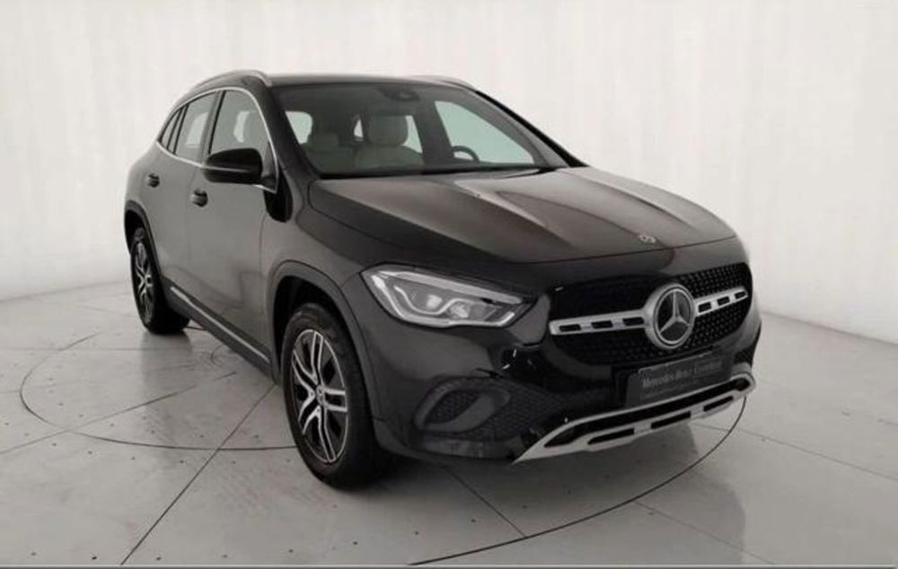 Mercedes-Benz GLA SUV usata a Napoli