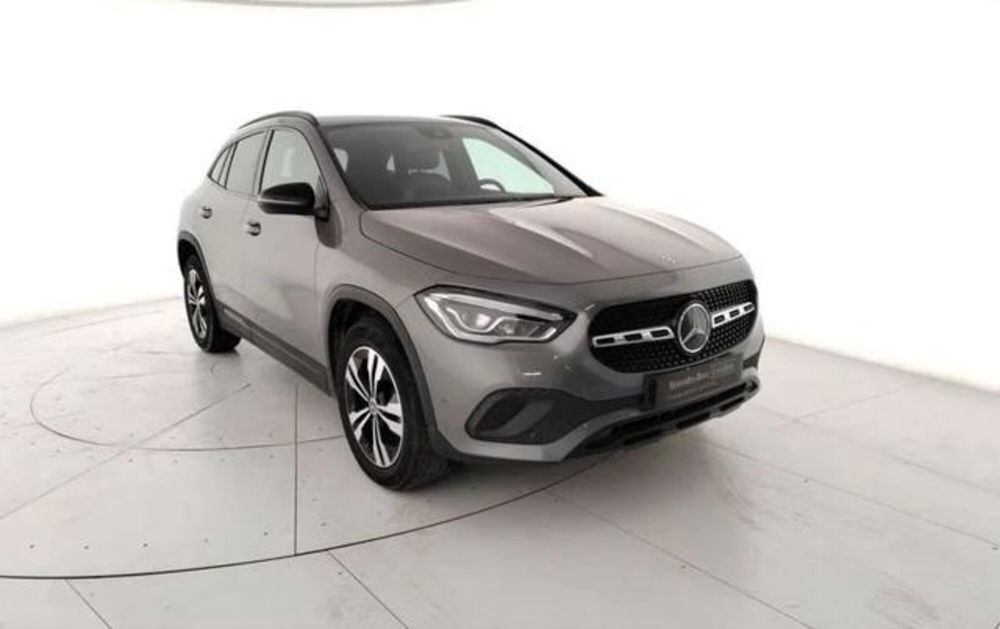 Mercedes-Benz GLA SUV usata a Napoli