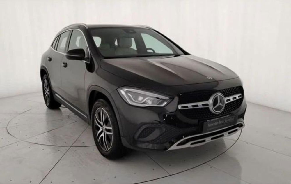 Mercedes-Benz GLA SUV usata a Napoli