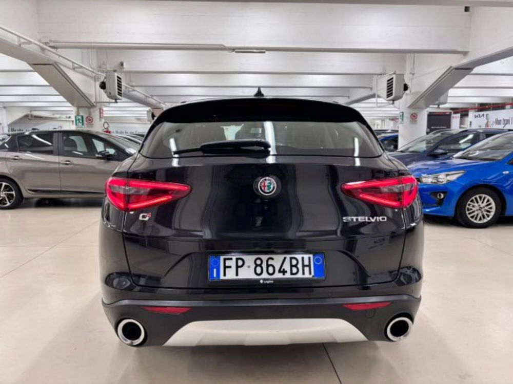 Alfa Romeo Stelvio usata a Torino (2)