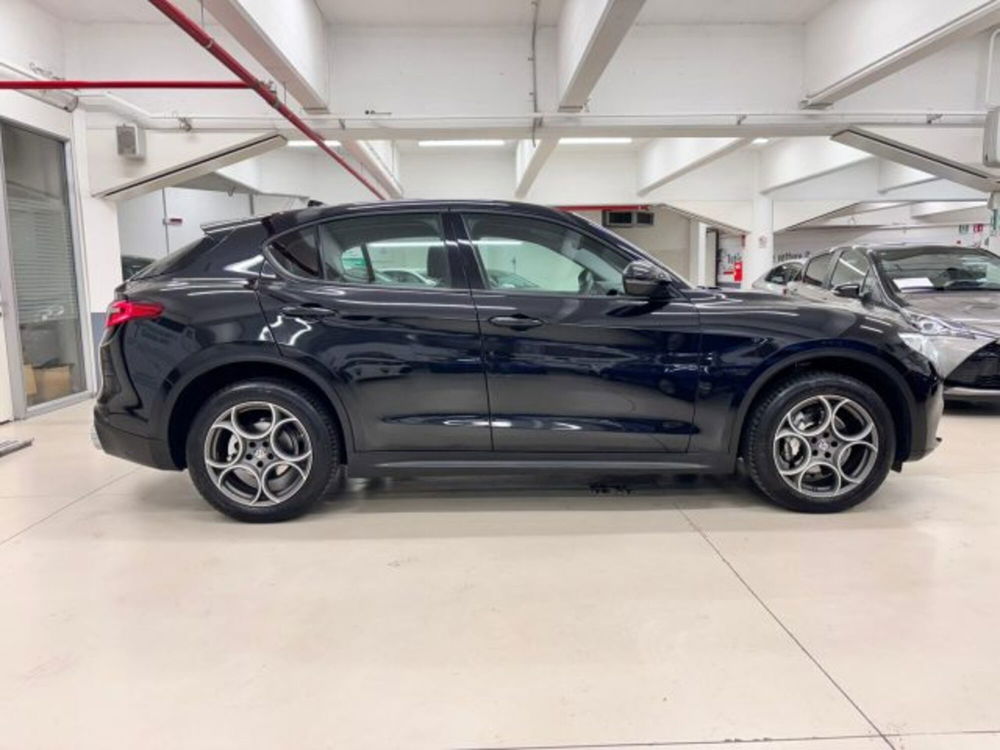 Alfa Romeo Stelvio usata a Torino (4)