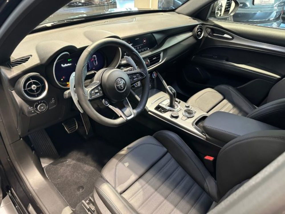 Alfa Romeo Stelvio nuova a Bologna (10)