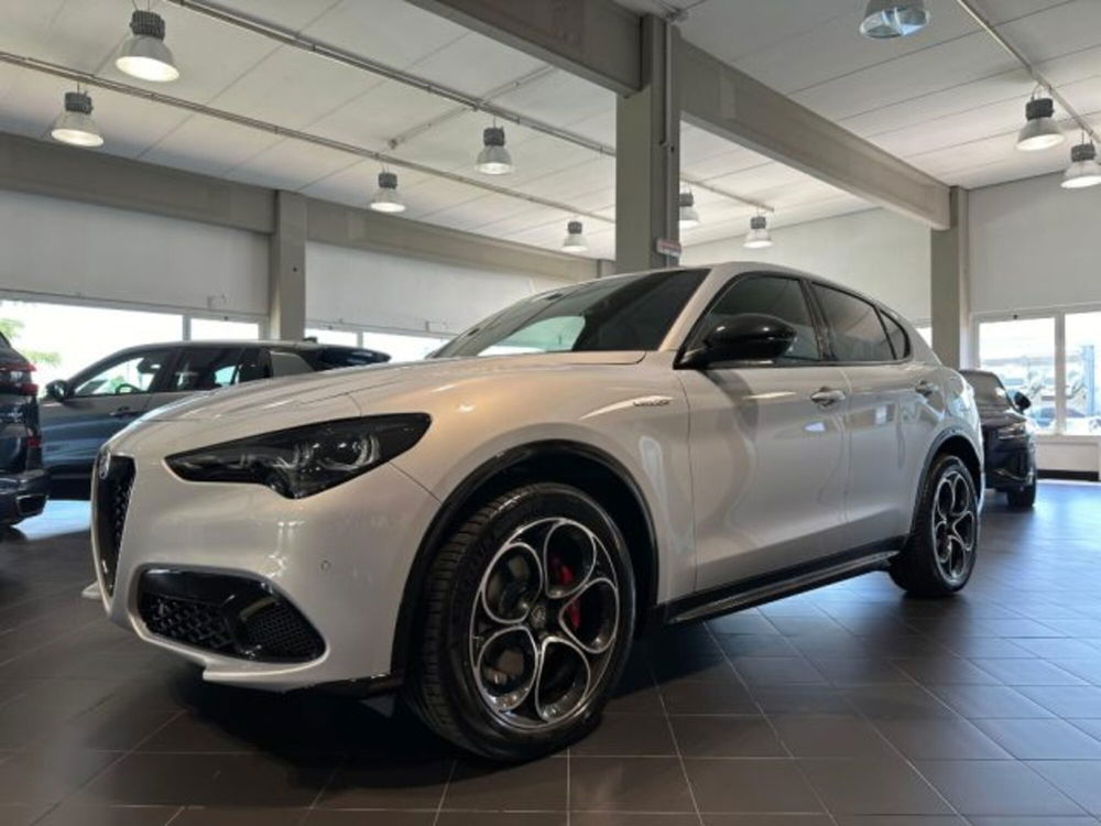 Alfa Romeo Stelvio nuova a Bologna (2)