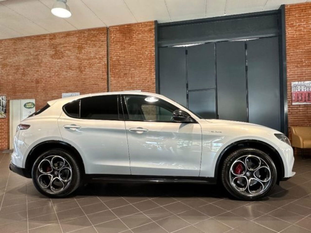 Alfa Romeo Stelvio nuova a Bologna (7)