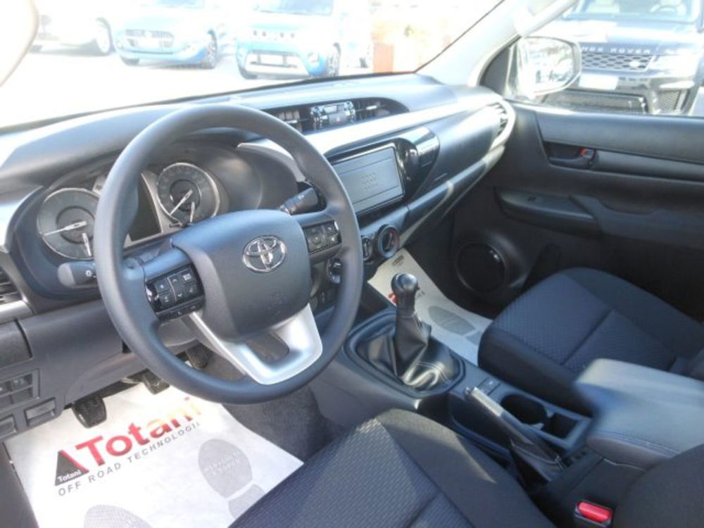 Toyota Hilux nuova a L'Aquila (17)