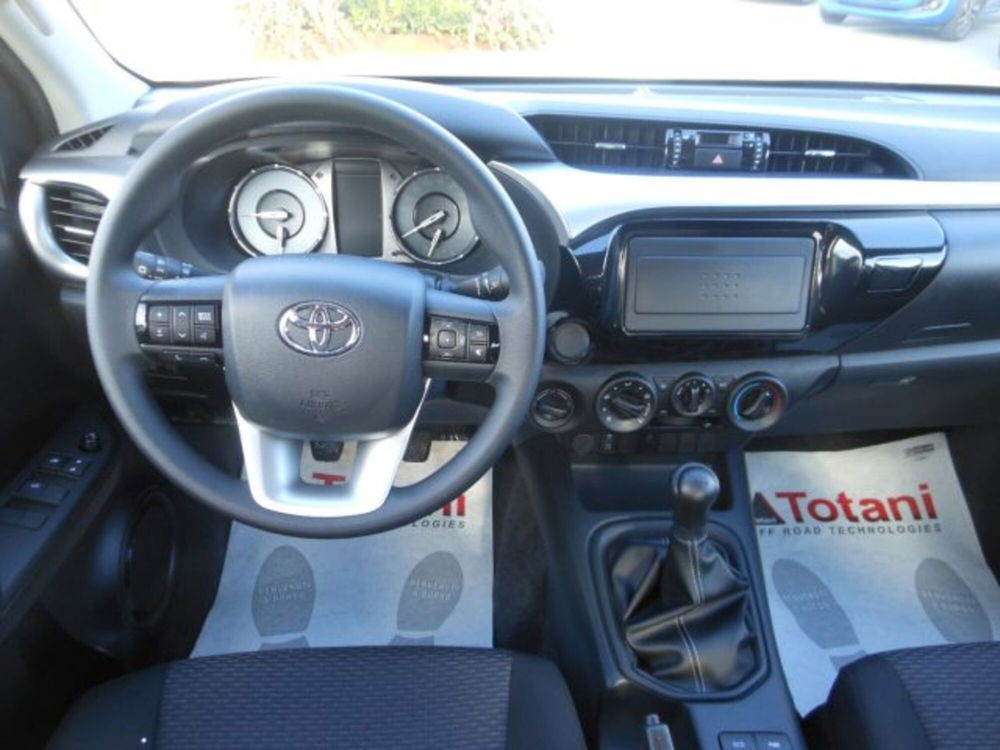 Toyota Hilux nuova a L'Aquila (19)