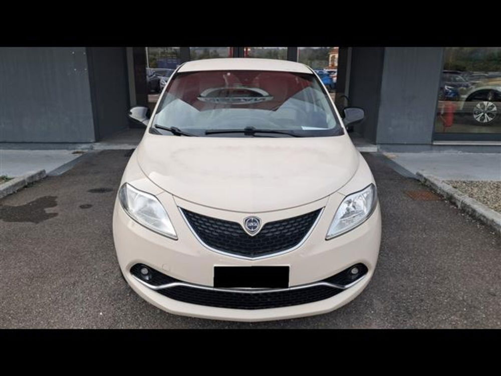 Lancia Ypsilon usata a Asti (2)