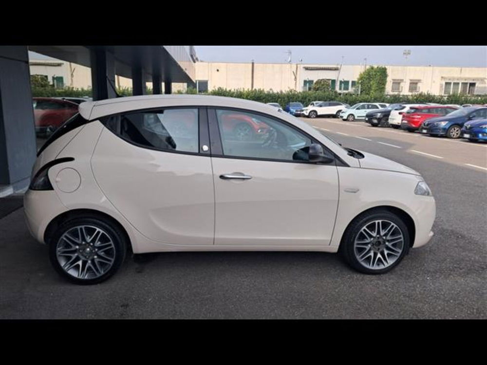 Lancia Ypsilon usata a Asti (4)