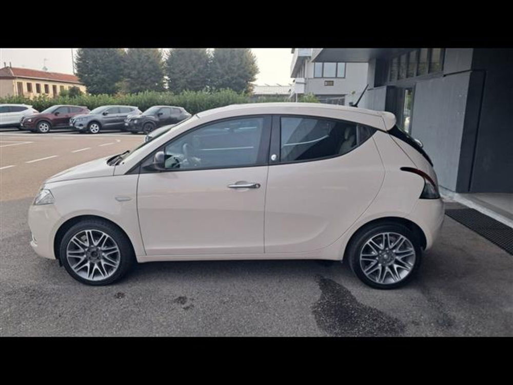 Lancia Ypsilon usata a Asti (8)