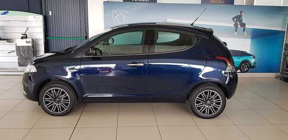 Lancia Ypsilon usata a Pordenone (7)