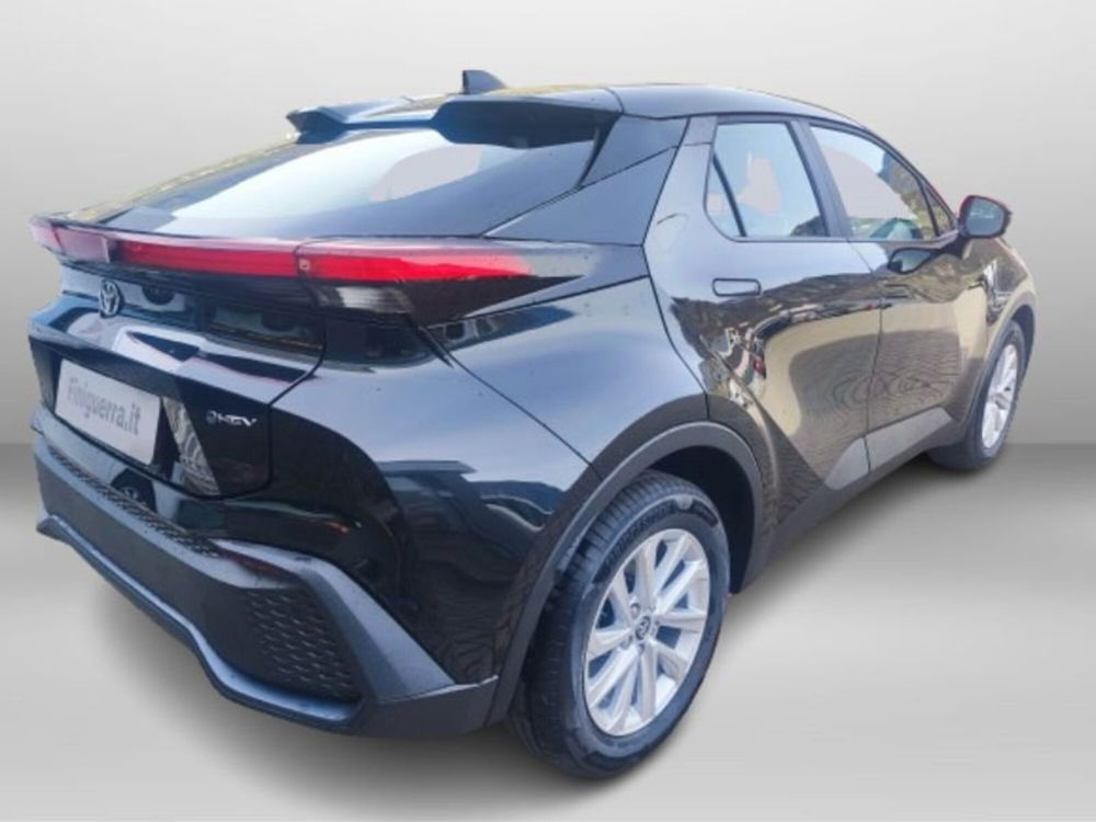 Toyota Toyota C-HR nuova a Lecco (6)