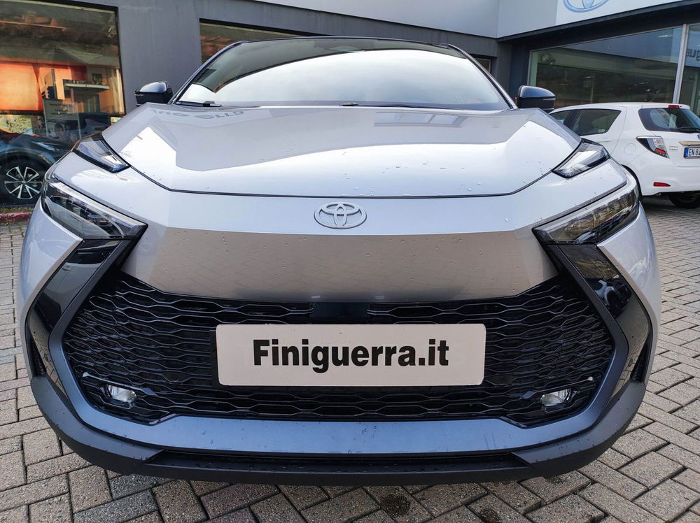 Toyota Toyota C-HR nuova a Lecco (2)