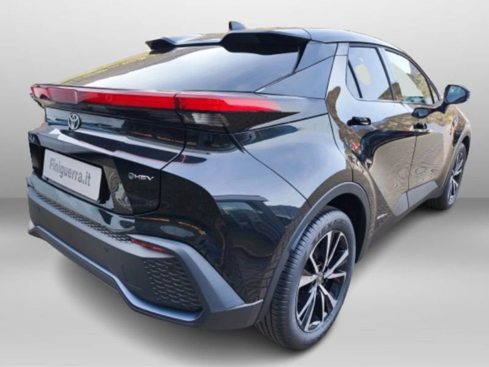 Toyota Toyota C-HR nuova a Lecco (6)