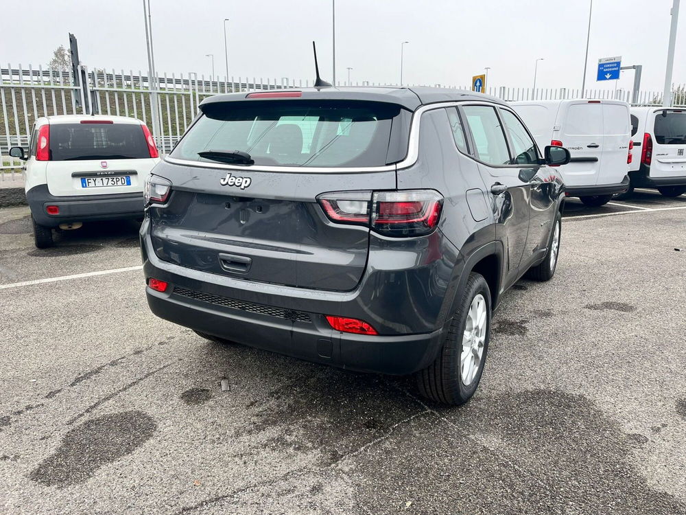 Jeep Compass nuova a Milano (7)