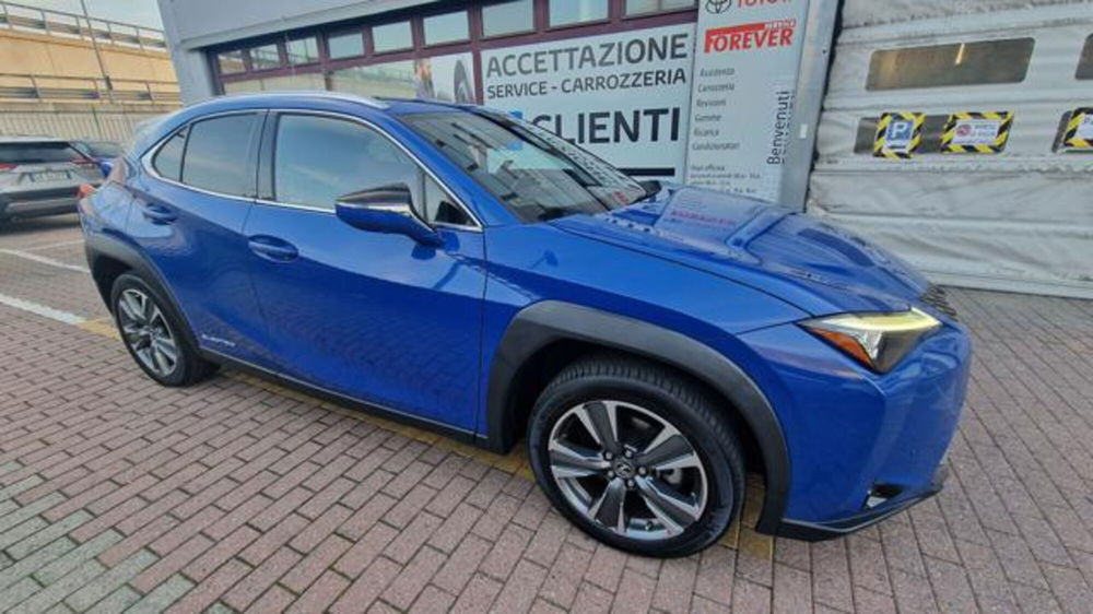 Lexus UX usata a Milano