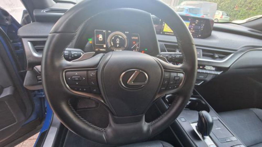 Lexus UX usata a Milano (10)