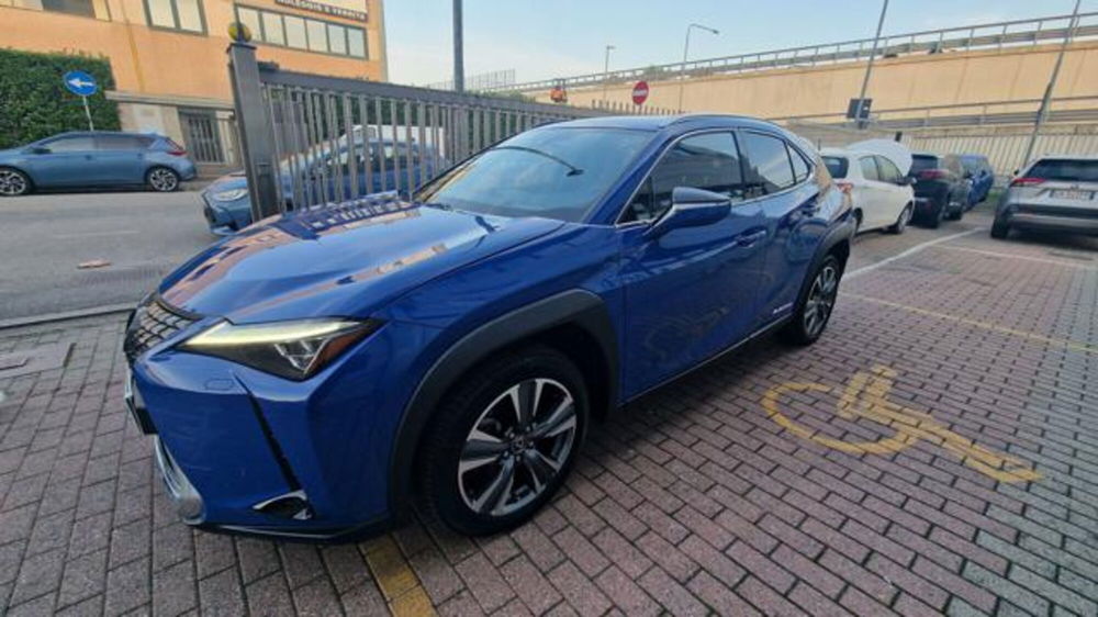 Lexus UX usata a Milano (3)