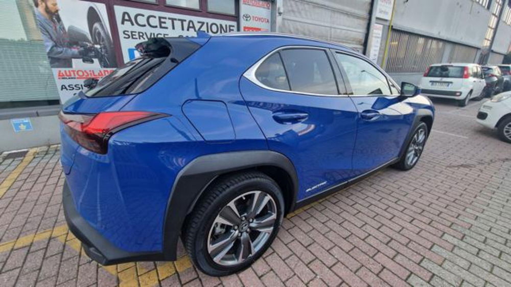 Lexus UX usata a Milano (6)