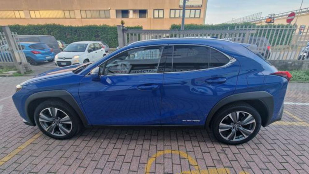 Lexus UX usata a Milano (8)