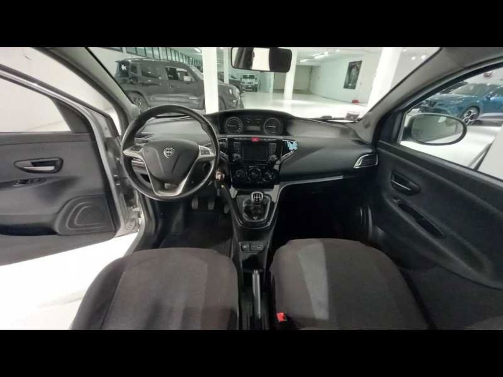 Lancia Ypsilon usata a Treviso (9)