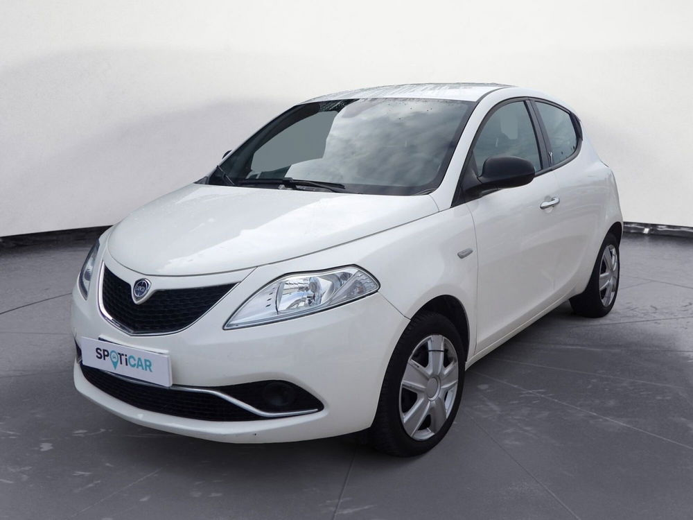 Lancia Ypsilon usata a Catania