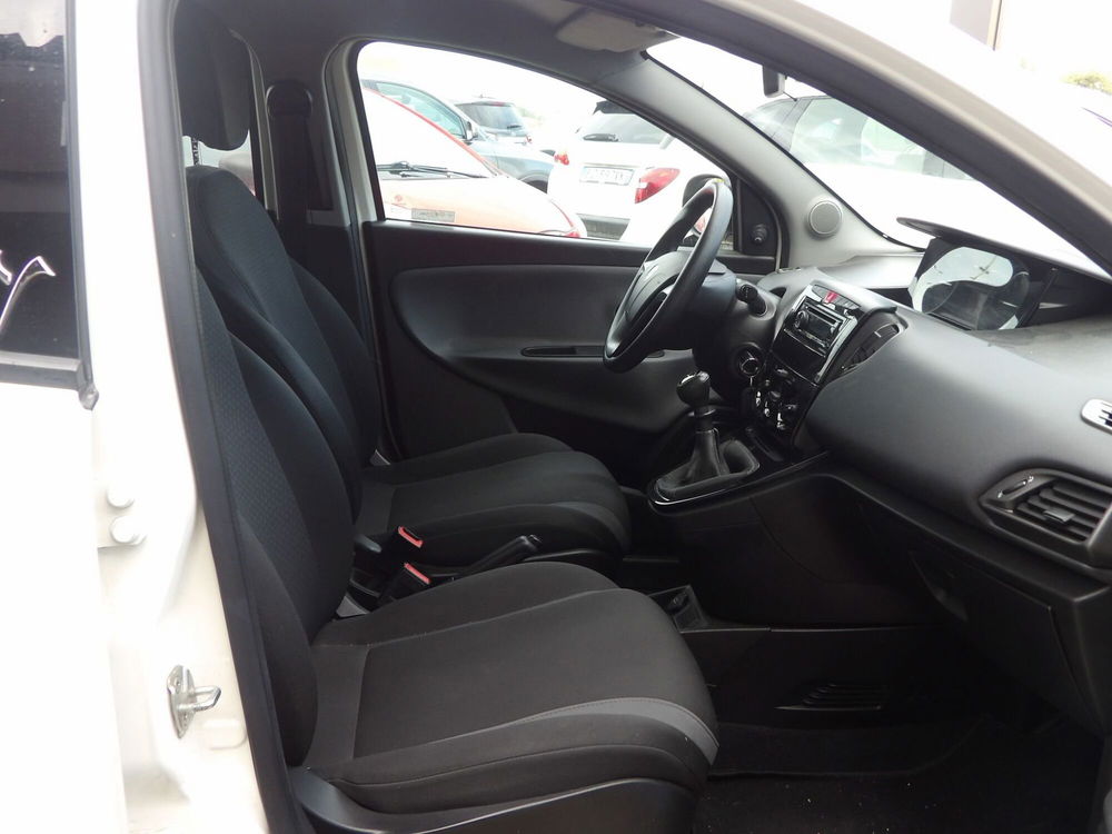 Lancia Ypsilon usata a Catania (11)