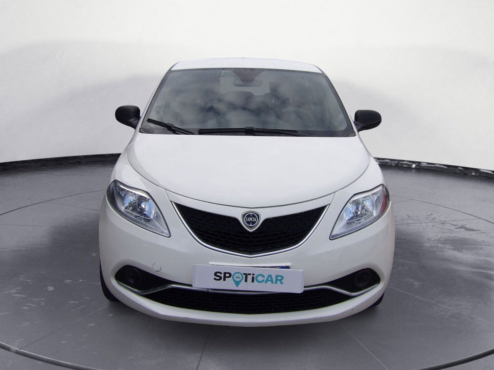 Lancia Ypsilon usata a Catania (2)