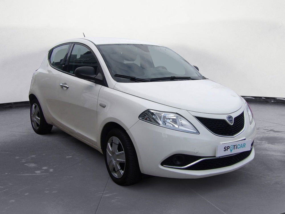 Lancia Ypsilon usata a Catania (3)