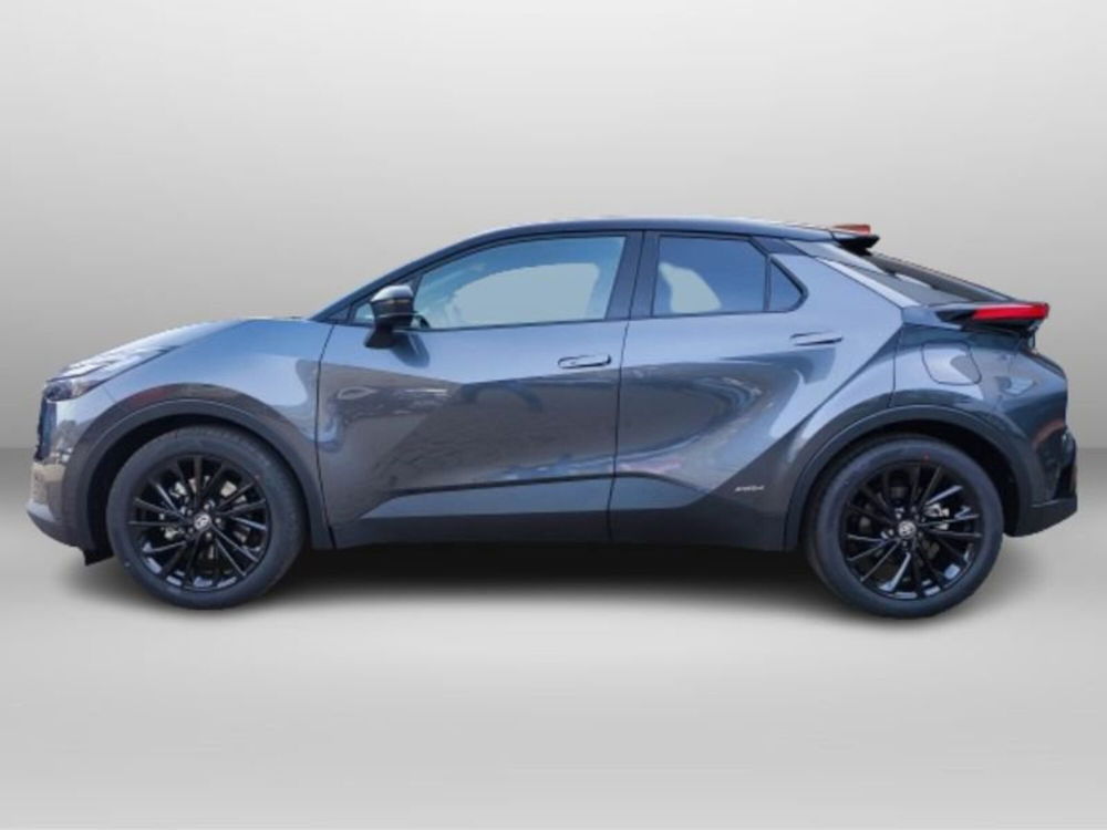 Toyota Toyota C-HR nuova a Lecco (4)