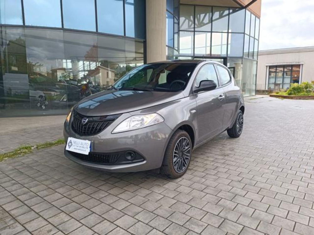 Lancia Ypsilon usata a Pisa (10)