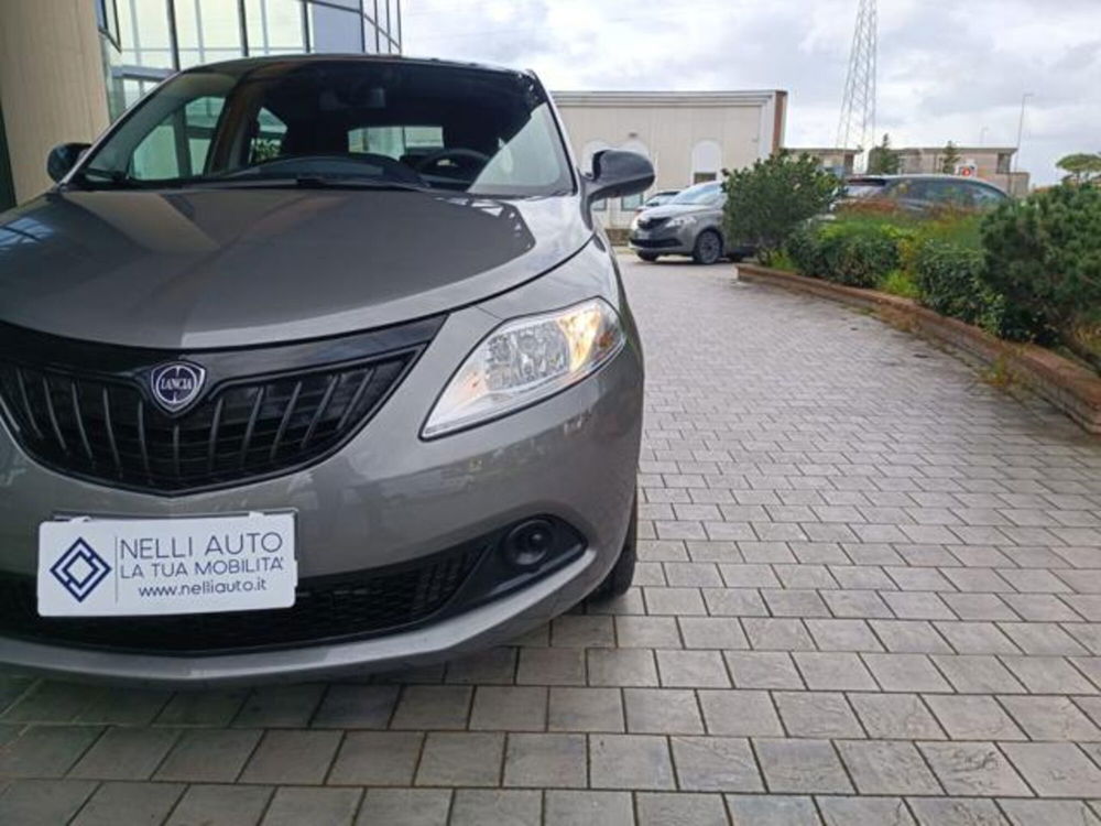 Lancia Ypsilon usata a Pisa (11)