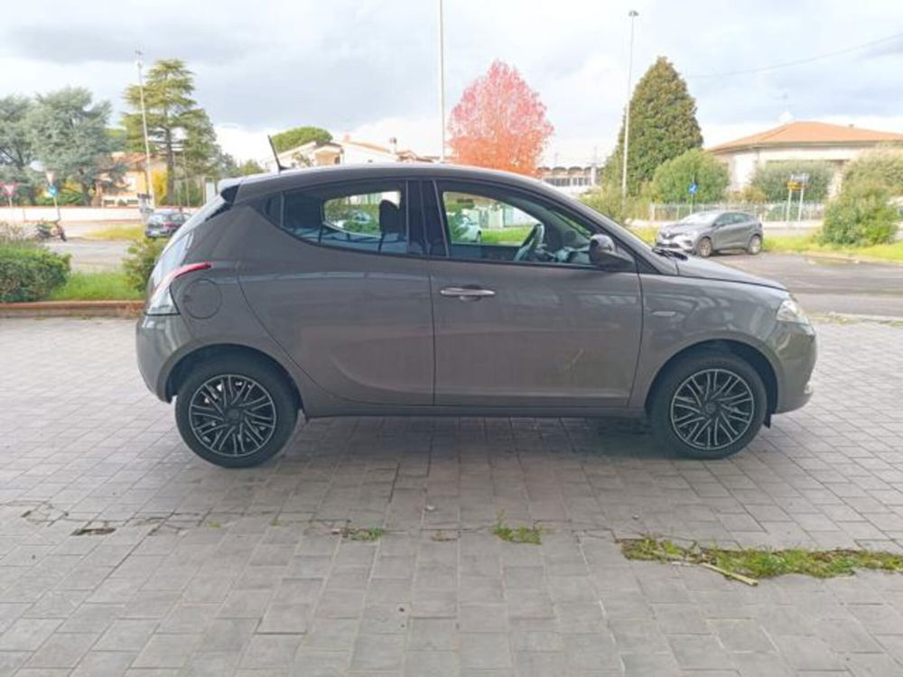 Lancia Ypsilon usata a Pisa (2)