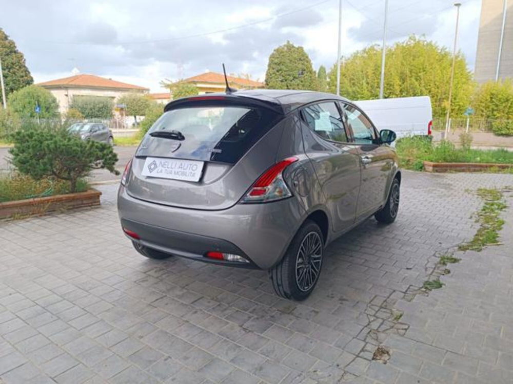 Lancia Ypsilon usata a Pisa (3)