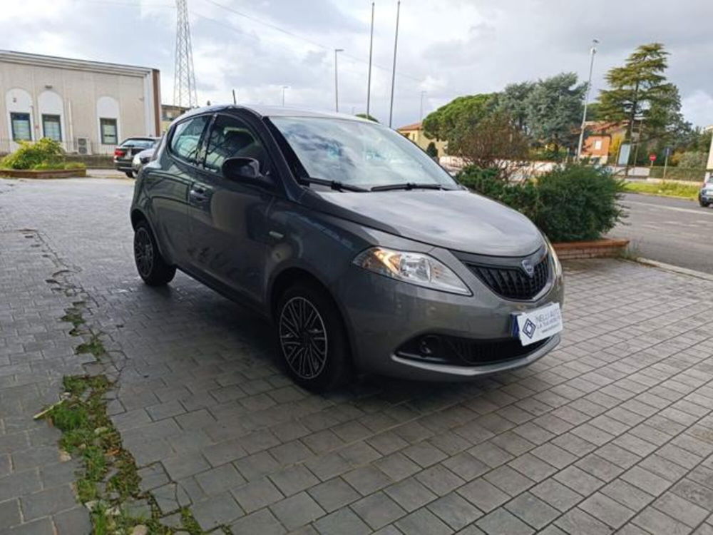 Lancia Ypsilon usata a Pisa (4)