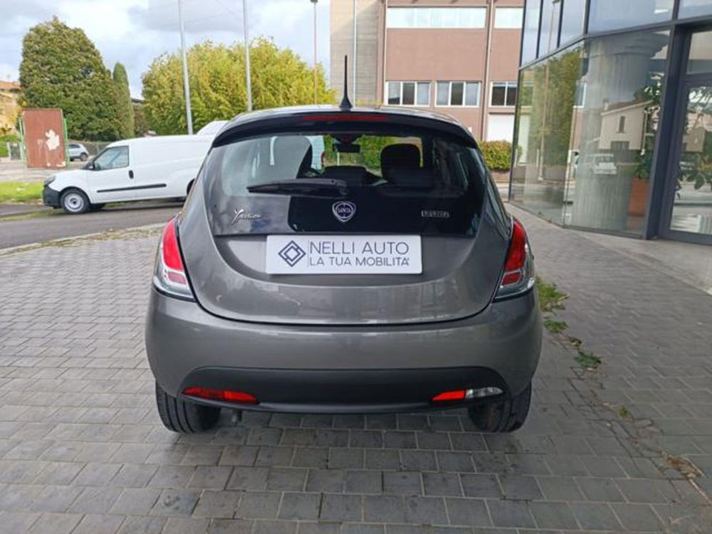 Lancia Ypsilon usata a Pisa (8)