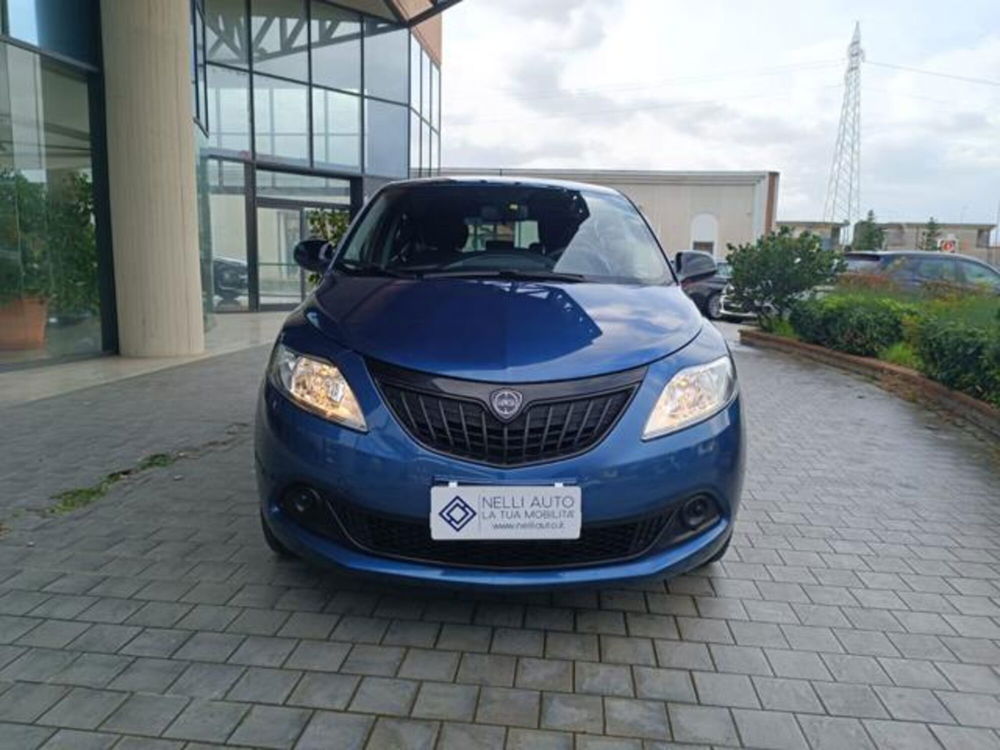 Lancia Ypsilon usata a Pisa (14)