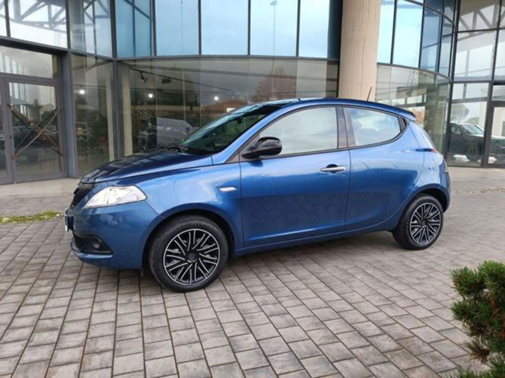 Lancia Ypsilon usata a Pisa (15)