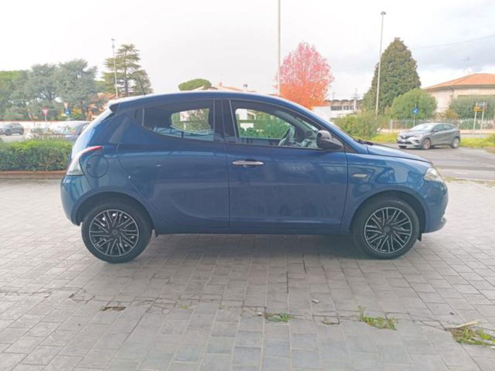 Lancia Ypsilon usata a Pisa (4)