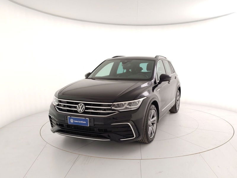 Volkswagen Tiguan 2.0 TDI 150 CV SCR DSG 4MOTION R-Line del 2023 usata a Massa