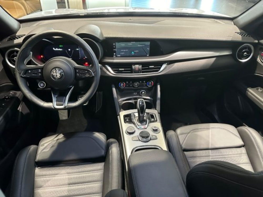 Alfa Romeo Stelvio nuova a Bologna (14)