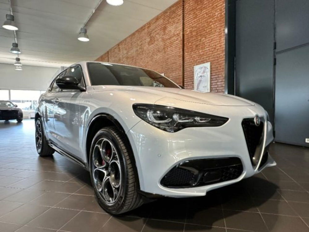 Alfa Romeo Stelvio nuova a Bologna (5)