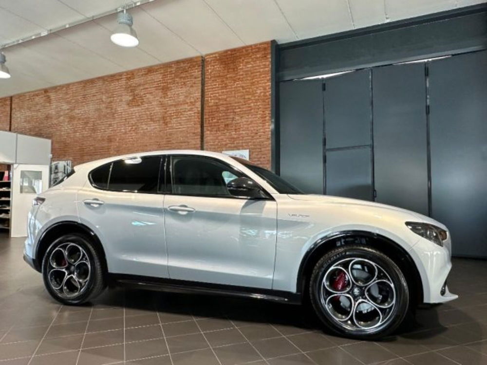 Alfa Romeo Stelvio nuova a Bologna (6)